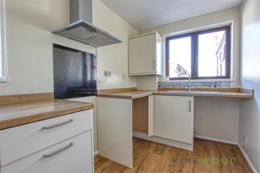 Property photo 3 of 9 Kitchen