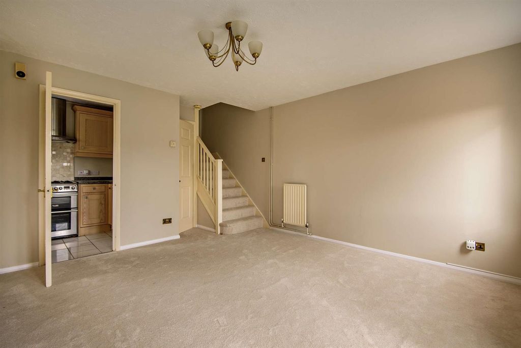 Property photo 3 of 12 8682669-Interior05-800.Jpg