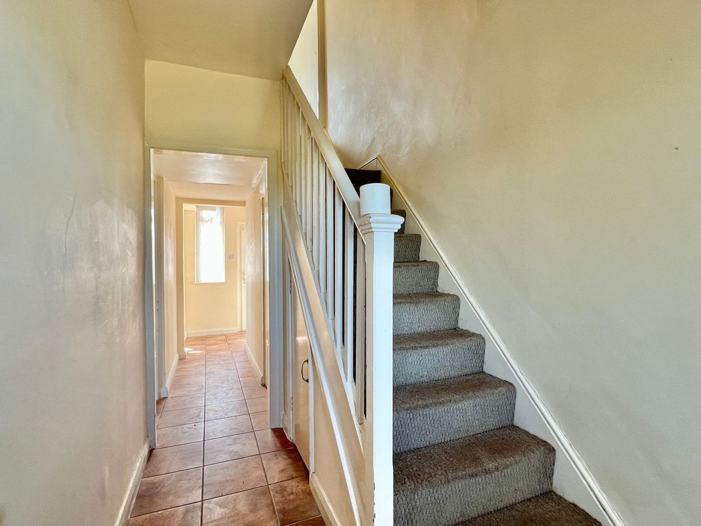 Property photo 2 of 15 Entrance Hall