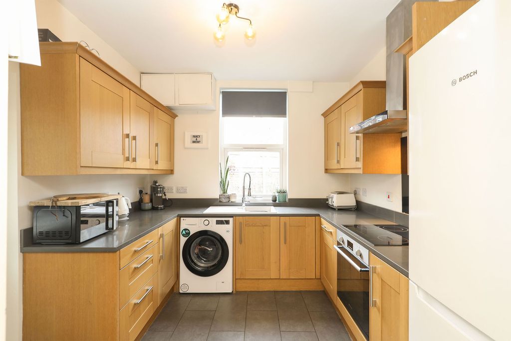 Property photo 3 of 21