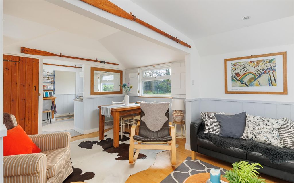 Property photo 3 of 30 Sitting Room