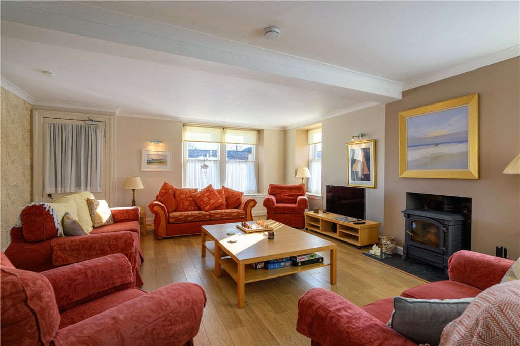 Property photo 3 of 14 Sitting Room