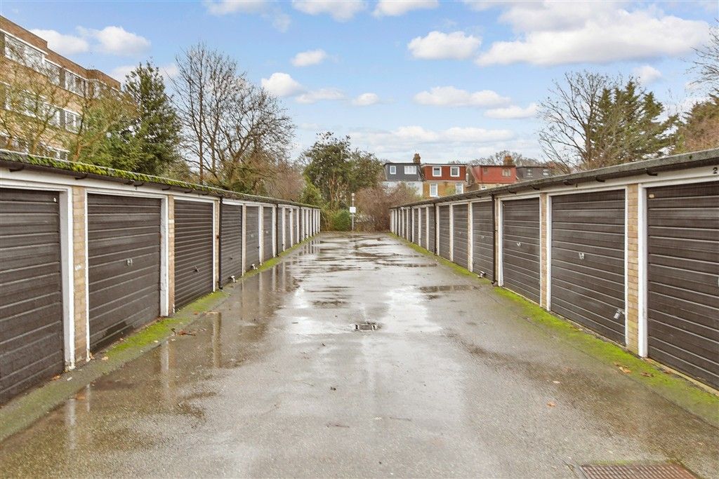 Property photo 3 of 13 Garage