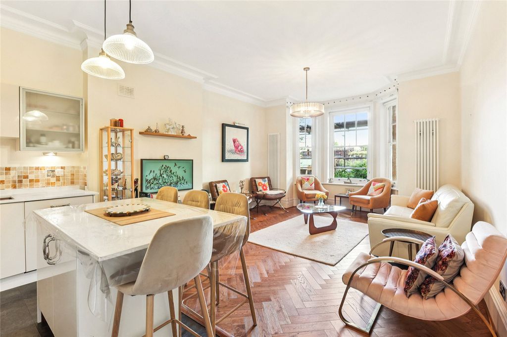 Property photo 1 of 11 Kitchen/Reception