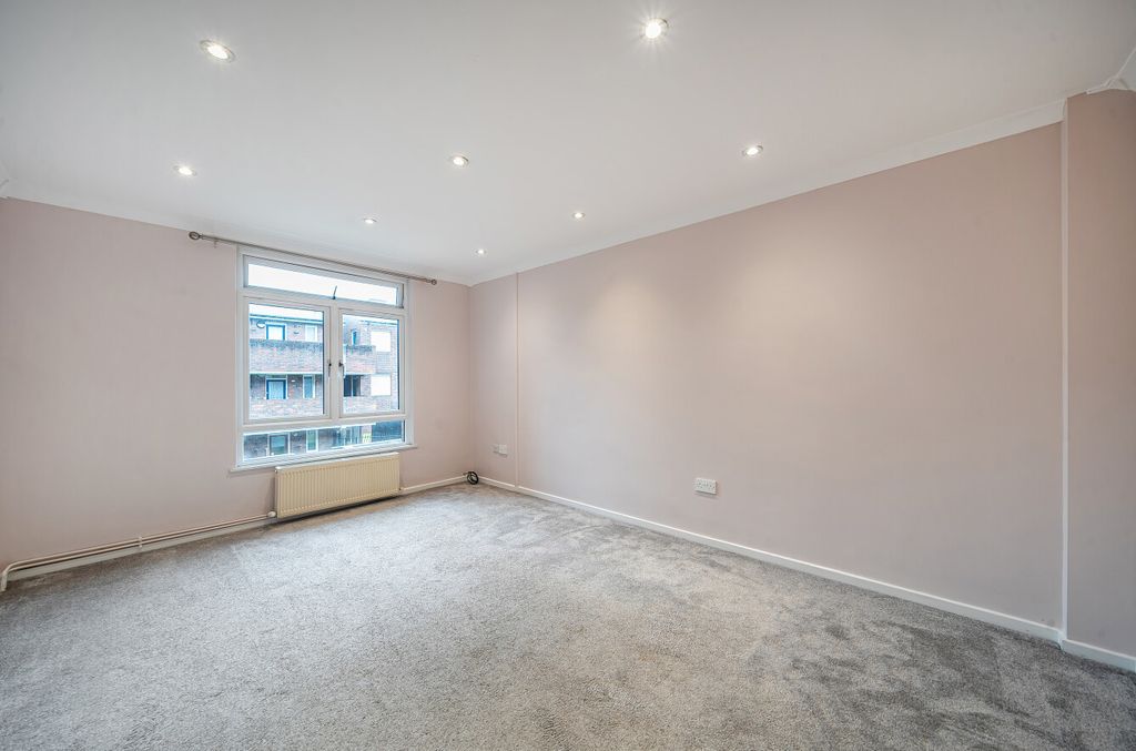 Property photo 2 of 12 1421624-7-69A0182...