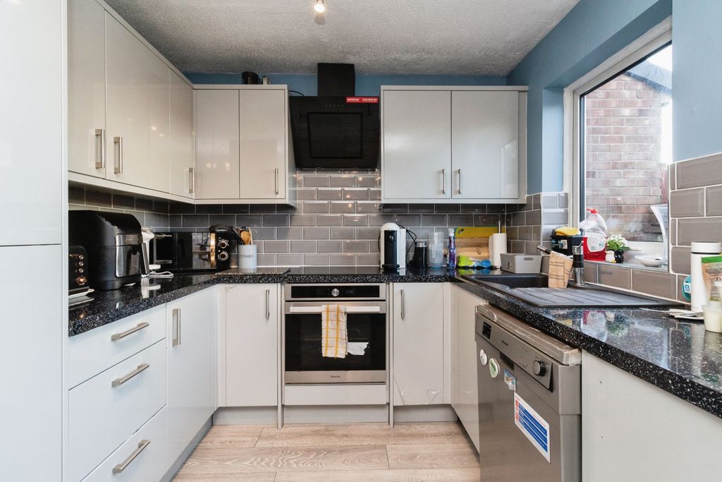 Property photo 3 of 12 Kitchen/Diner