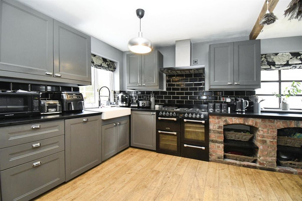 Property photo 3 of 28 Kitchen