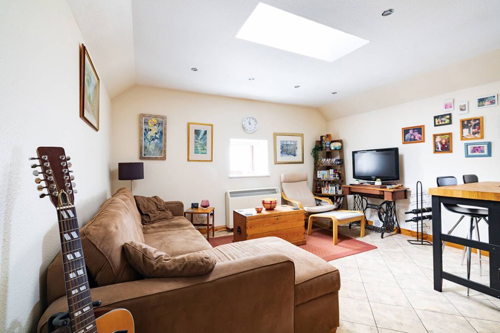 Property photo 2 of 13