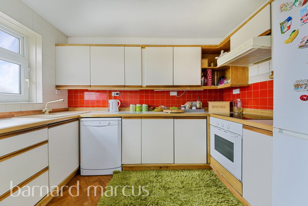 Property photo 3 of 8 Kitchen