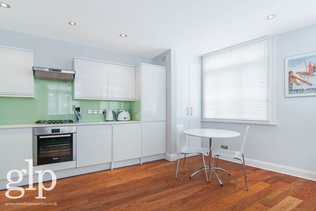 Property photo 3 of 9 987335