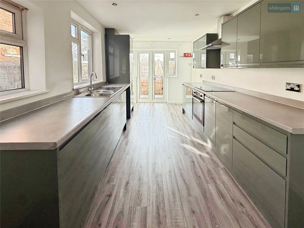 Property photo 2 of 14 Picture No. 17