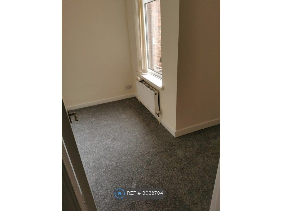 Property photo 3 of 10 Bedroom 3