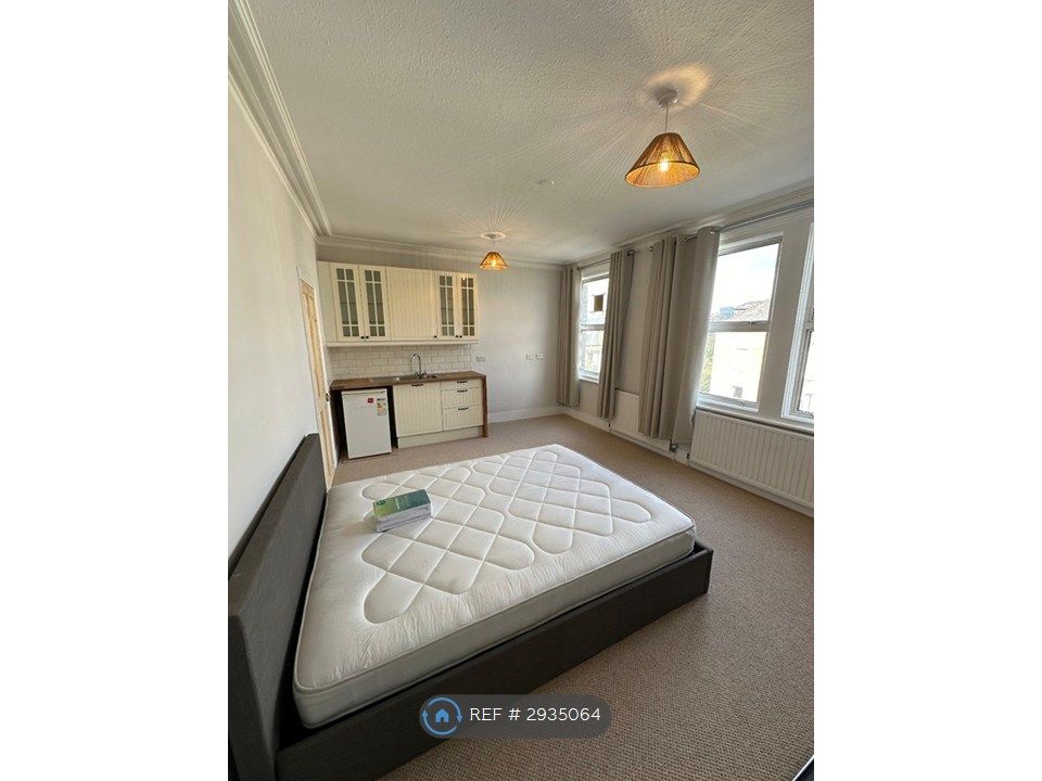 Property photo 3 of 13 Room 6 (A Desk Will Be Supplied)