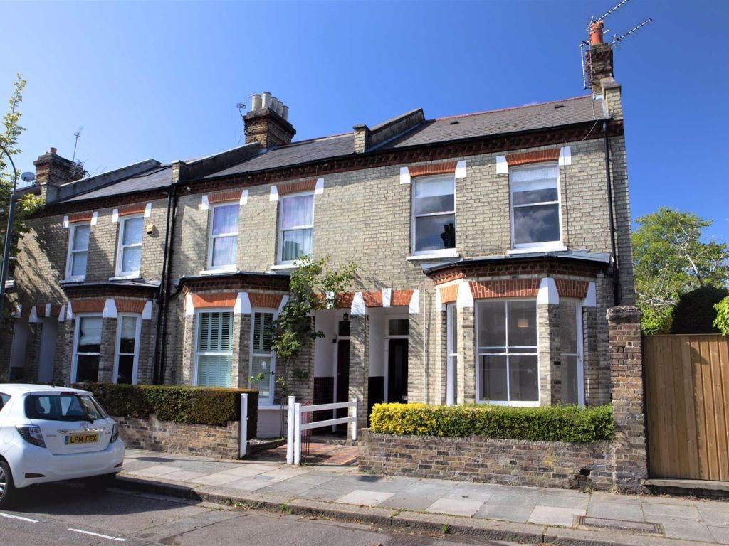 Property photo 1 of 7 Stunning 3-Bed Air-Conditioned House In Prime W6 Location