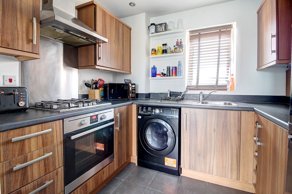 Property photo 3 of 11 Kitchen