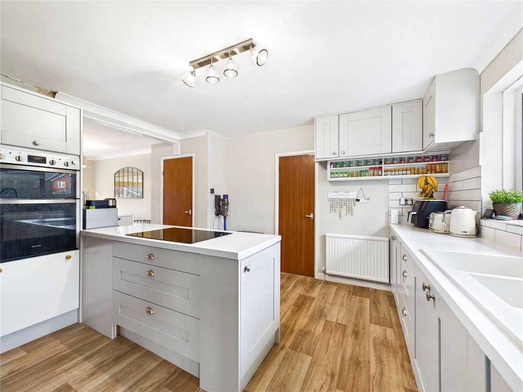 Property photo 2 of 27 Picture No. 12