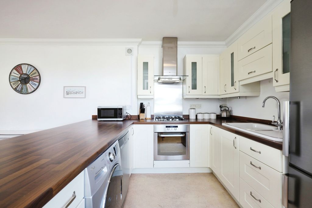 Property photo 3 of 10 3
