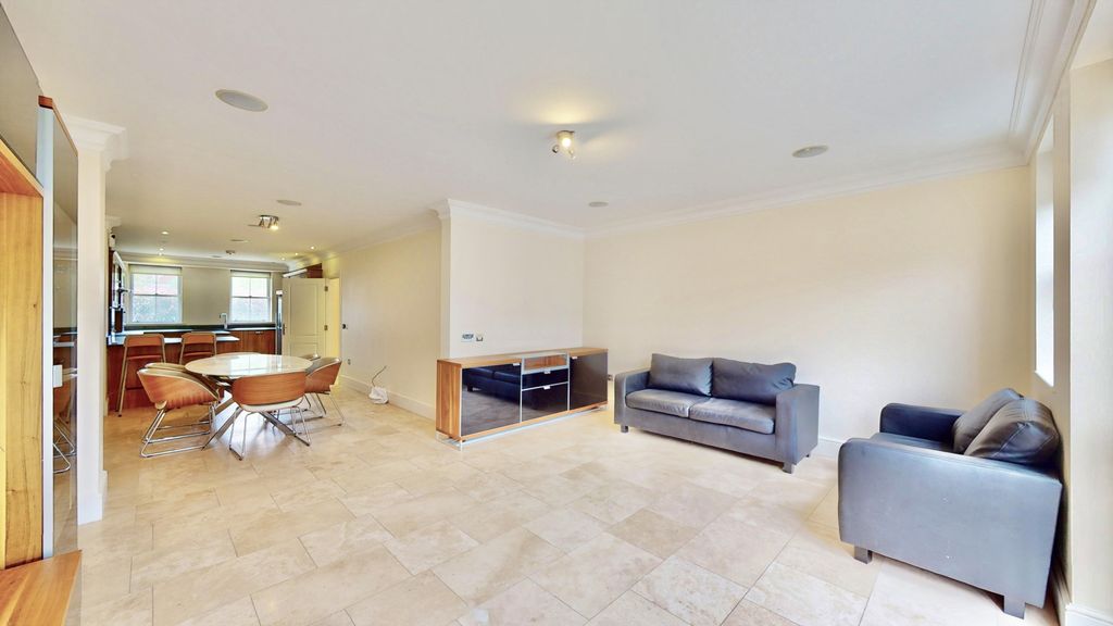 Property photo 2 of 27