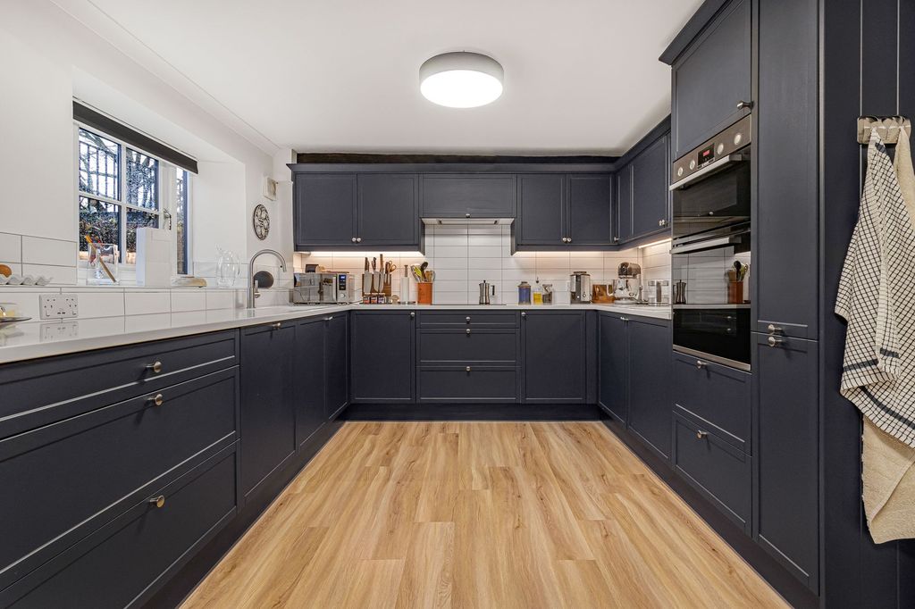 Property photo 2 of 25