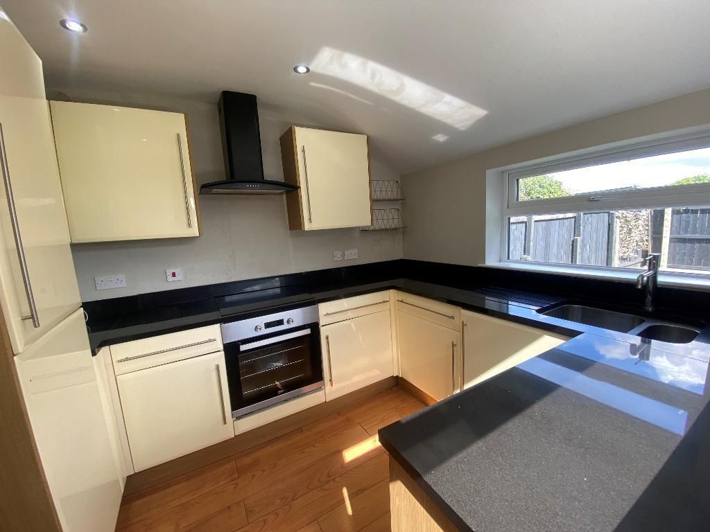 Property photo 3 of 14 Kitchen