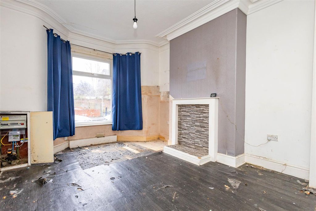 Property photo 2 of 11 Lounge