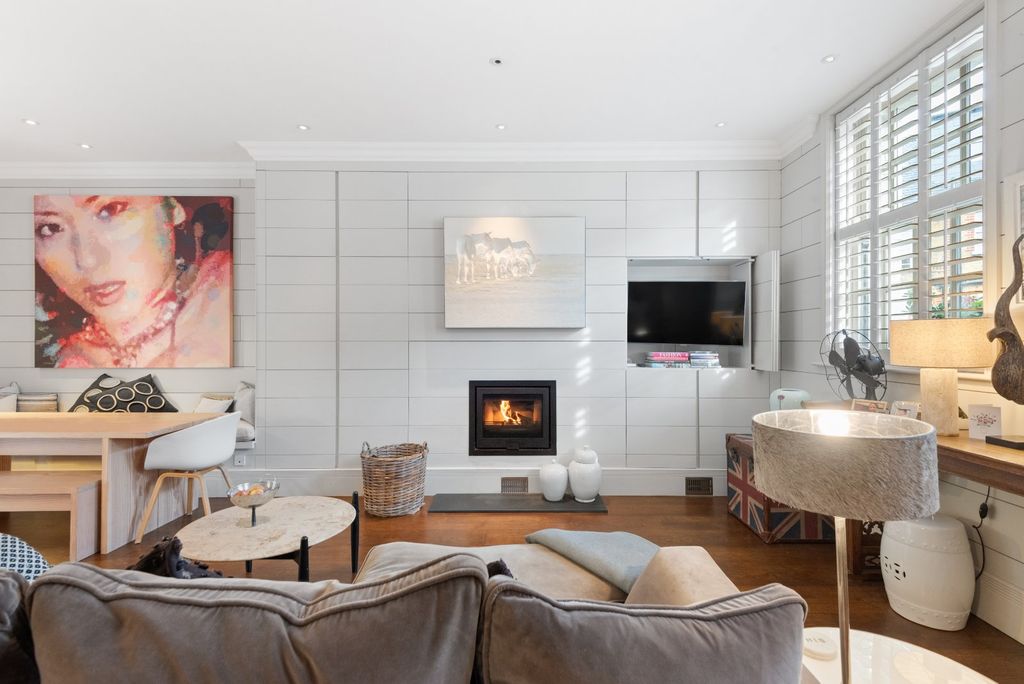 Property photo 2 of 24