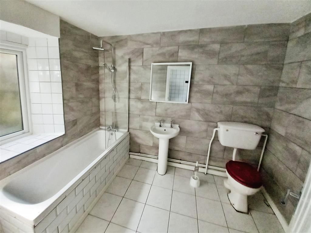 Property photo 3 of 8 Bathroom