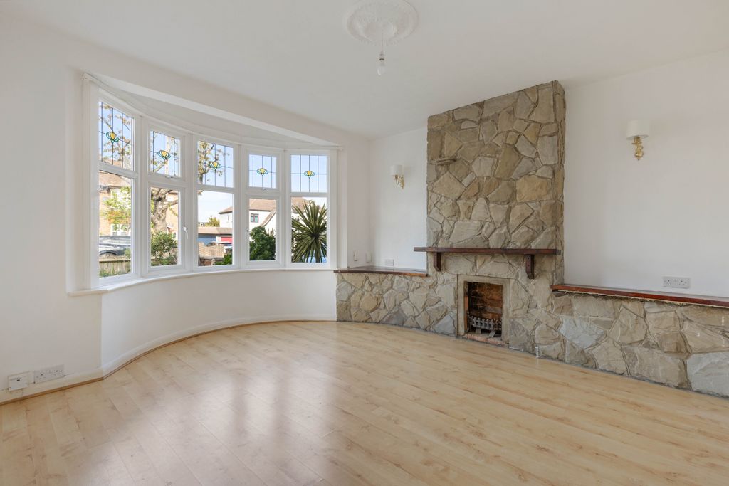 Property photo 2 of 14 10 Convent Hill, Se19 -  2