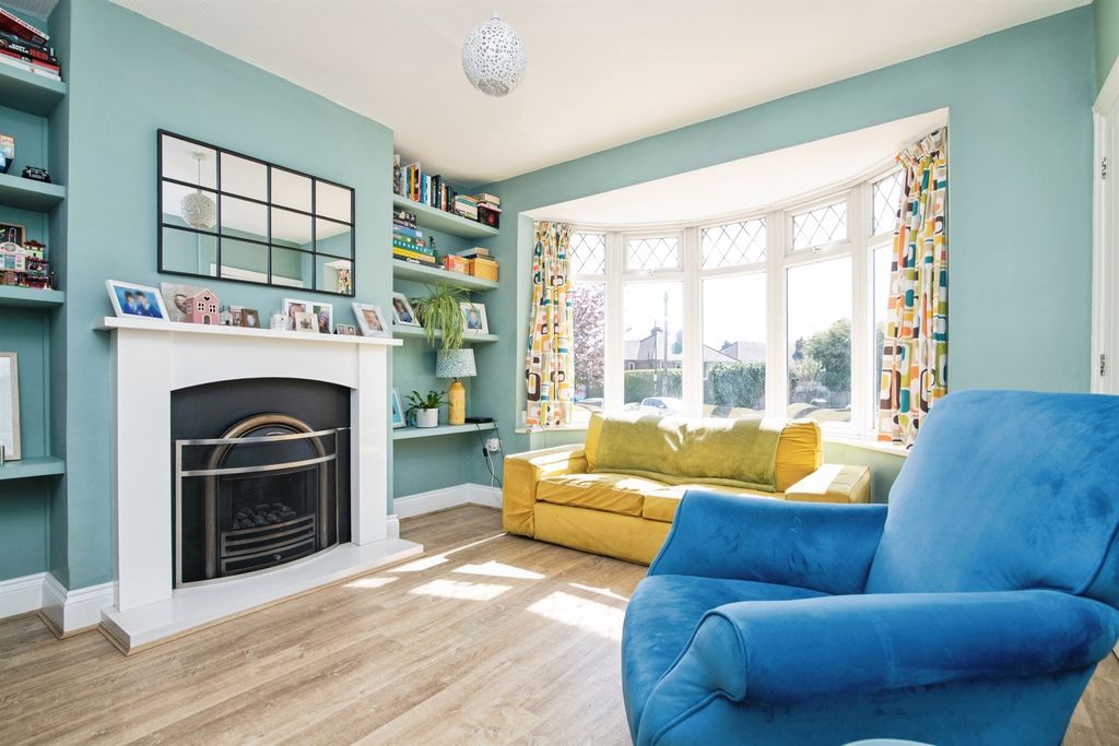 Property photo 3 of 21 Lounge