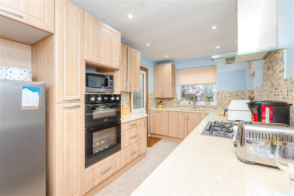 Property photo 3 of 17 Kitchen