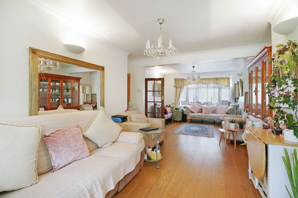 Property photo 3 of 18 Photo 6