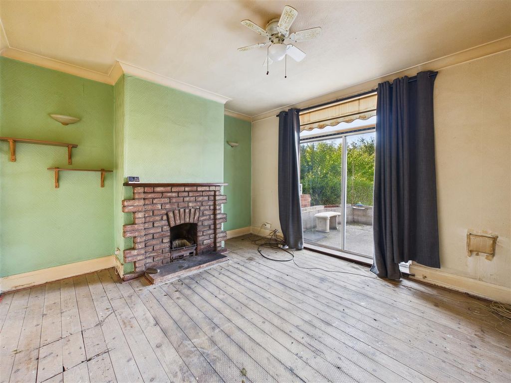 Property photo 3 of 19 Cam05476G0-Pr0056-Still008.Jpg