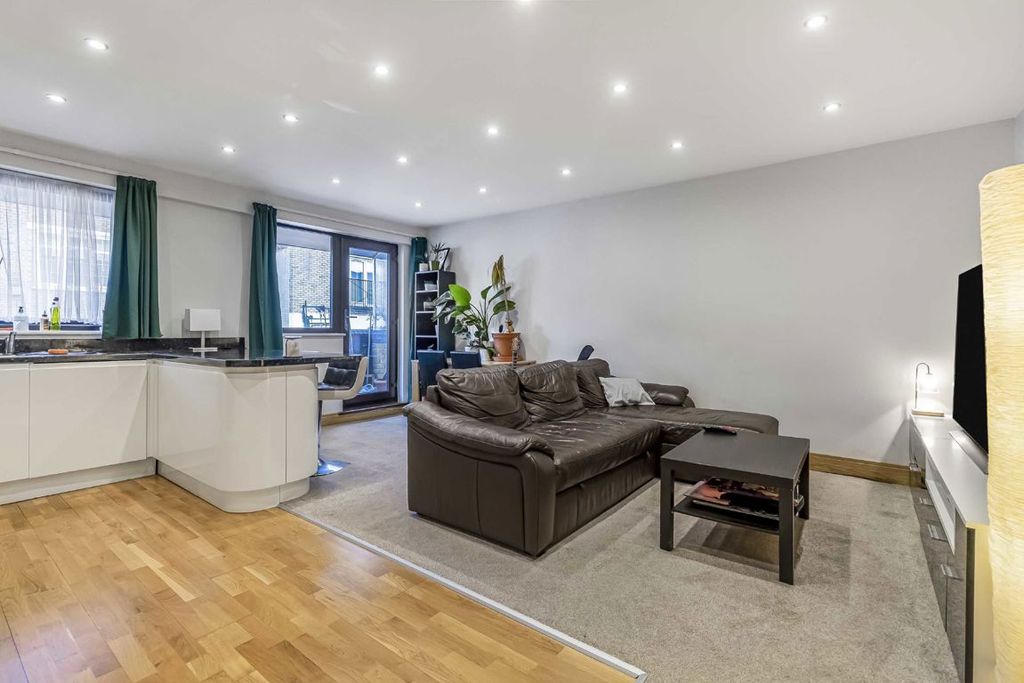 Property photo 2 of 6