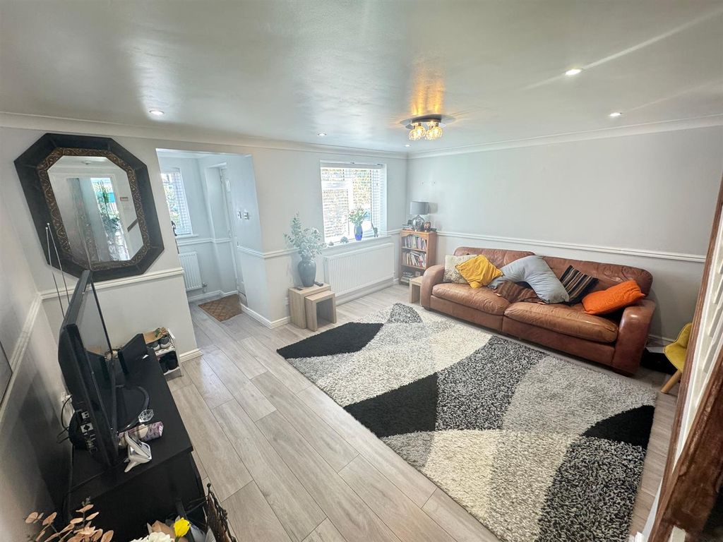 Property photo 2 of 26