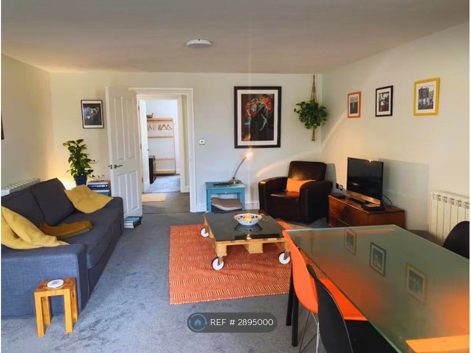 Property photo 3 of 11 Living Room