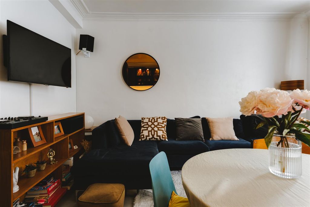 Property photo 3 of 14 Goldsmith Row-6.Jpg