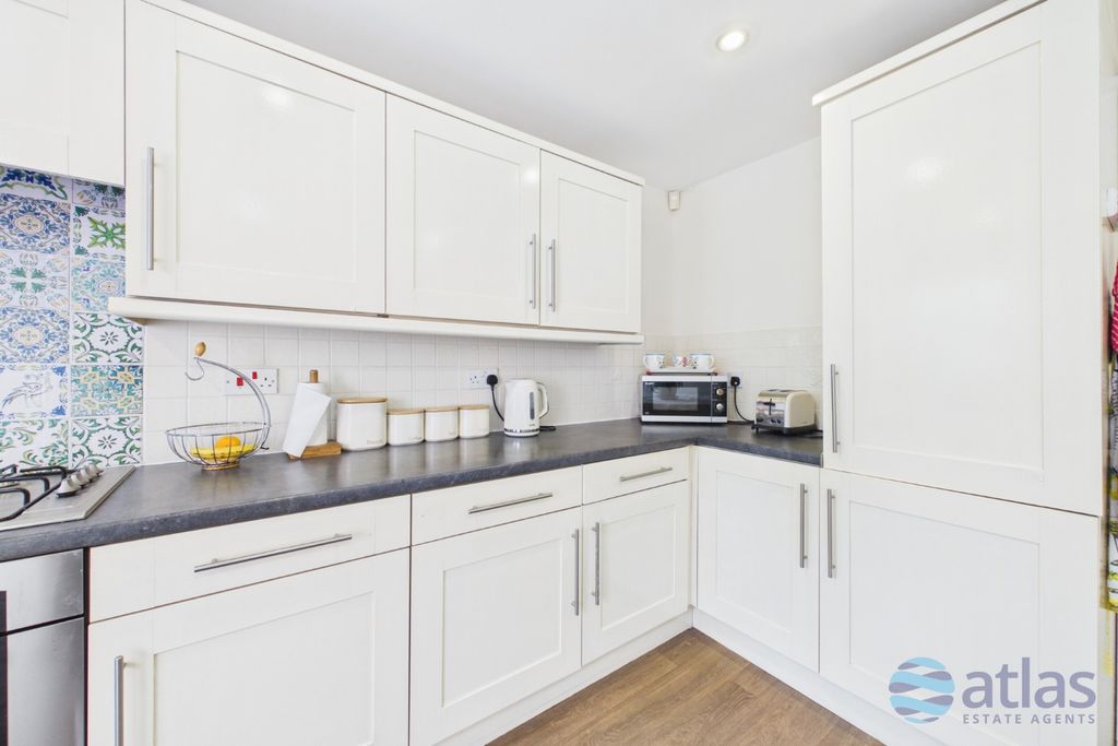 Property photo 2 of 25 Kitchen