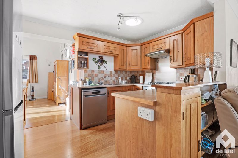 Property photo 3 of 16 Photo 17