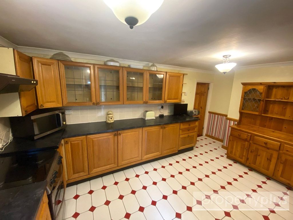 Property photo 2 of 15 Picture No. 10