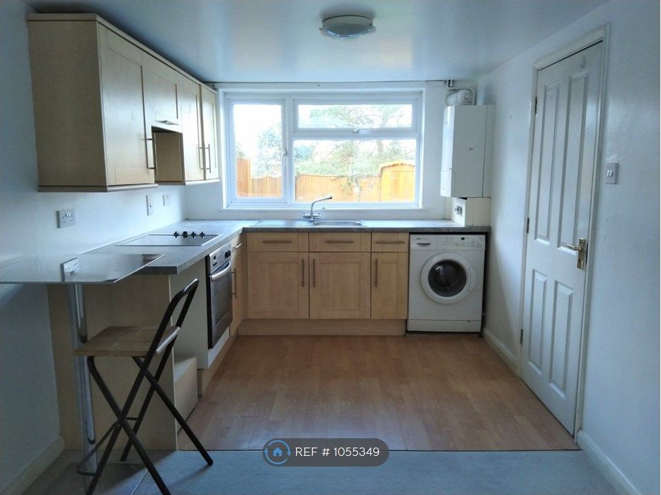 Property photo 2 of 7 Kitchen