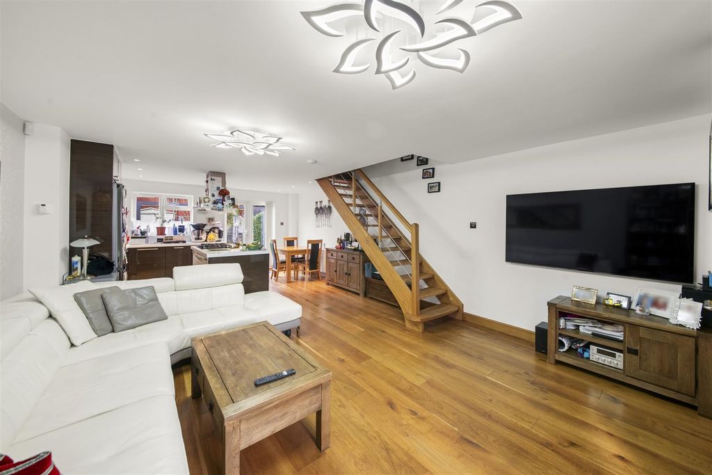 Property photo 2 of 18 1