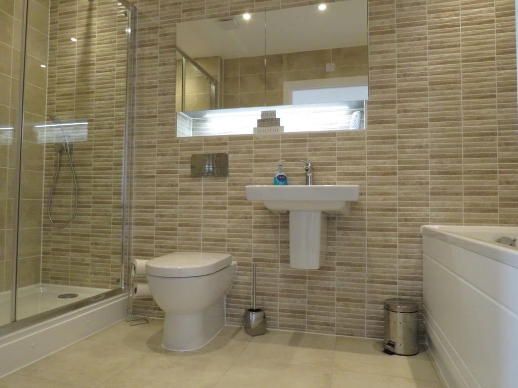 Property photo 3 of 7 Bathroom