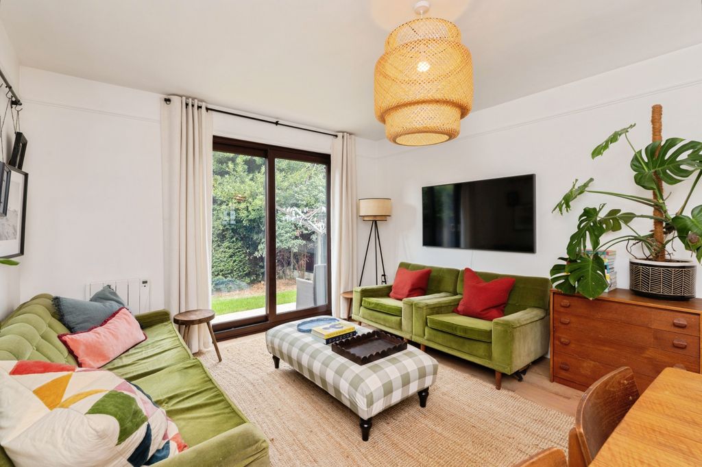 Additional image 4 of 2 bed flat for saleChurch Mews, Basildon SS15