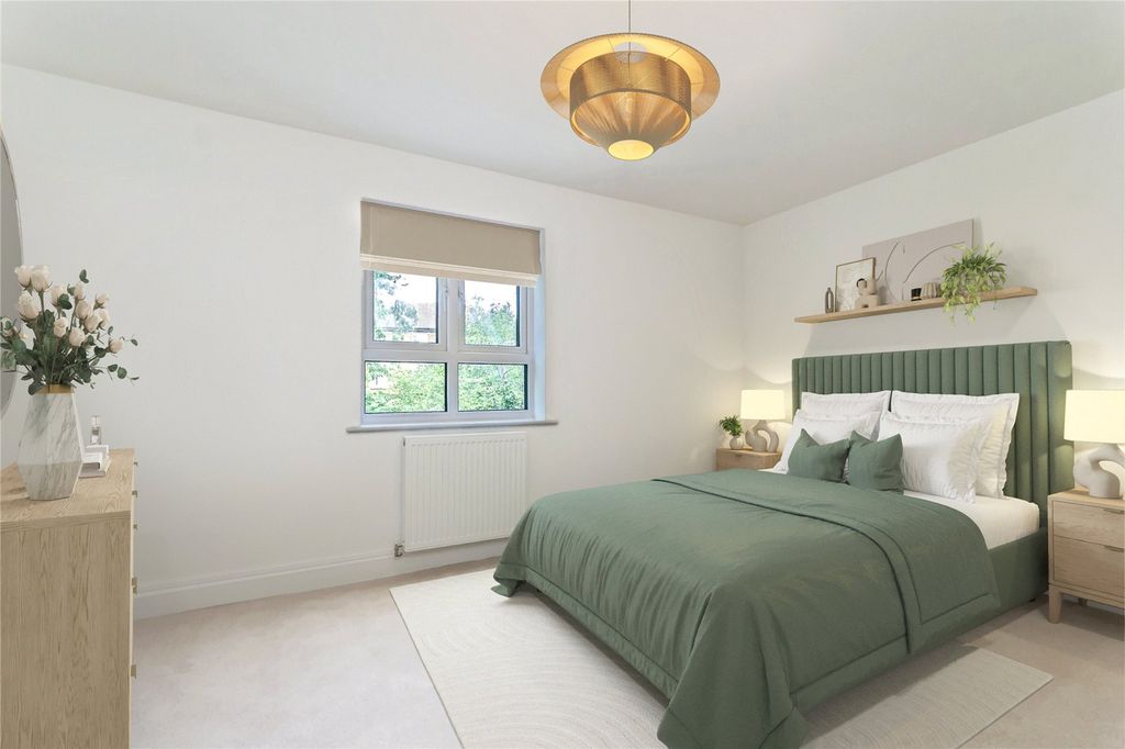 Property photo 3 of 10 Bedroom*
