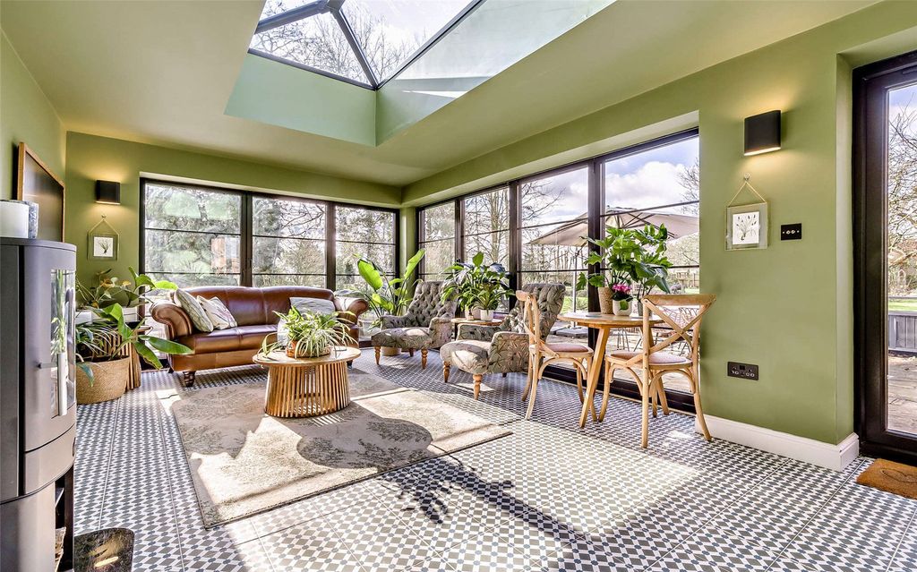 Property photo 1 of 31 Garden Room