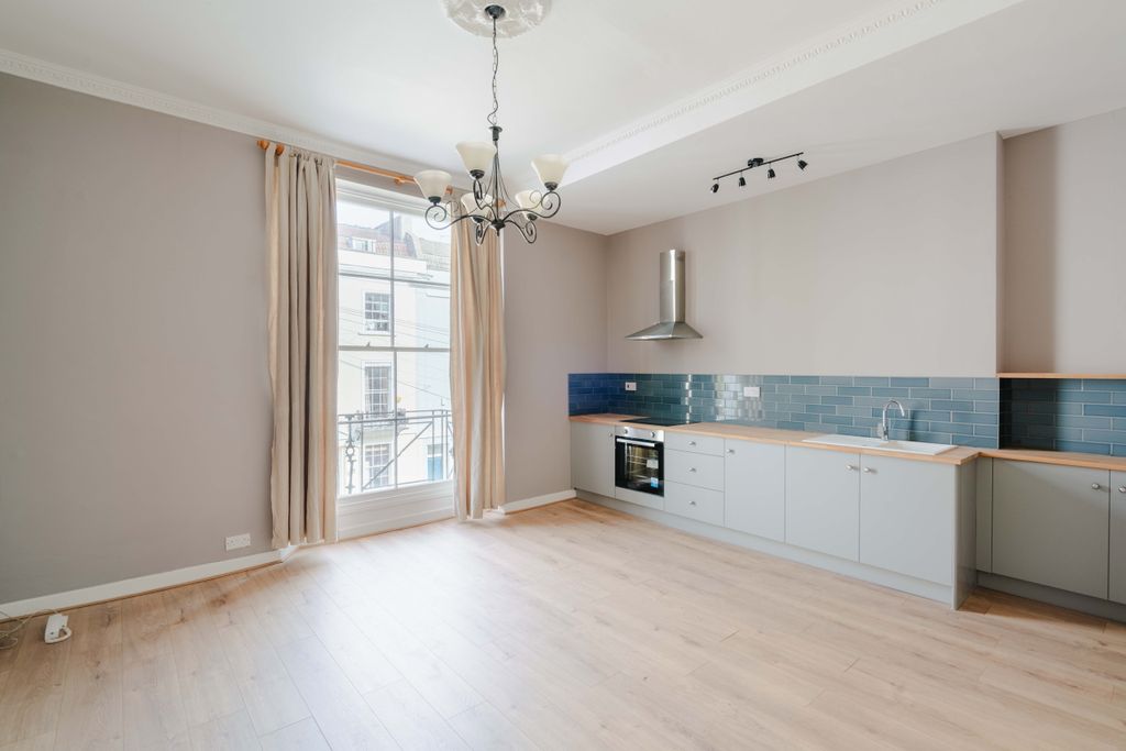 Property photo 1 of 8 10