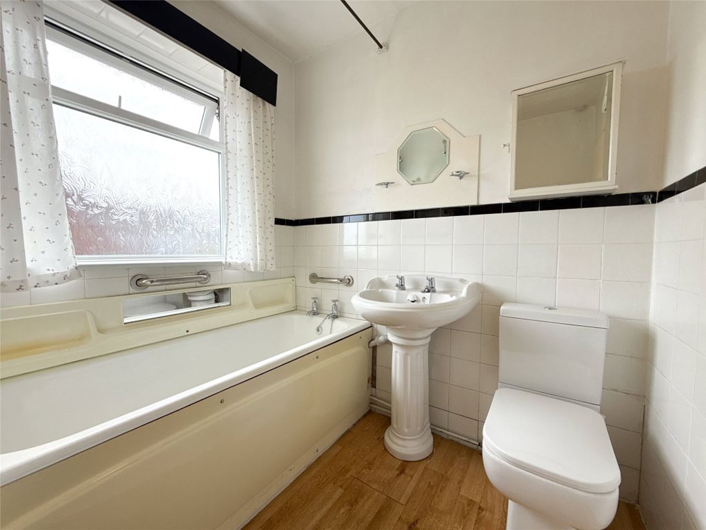 Property photo 3 of 27 Bathroom