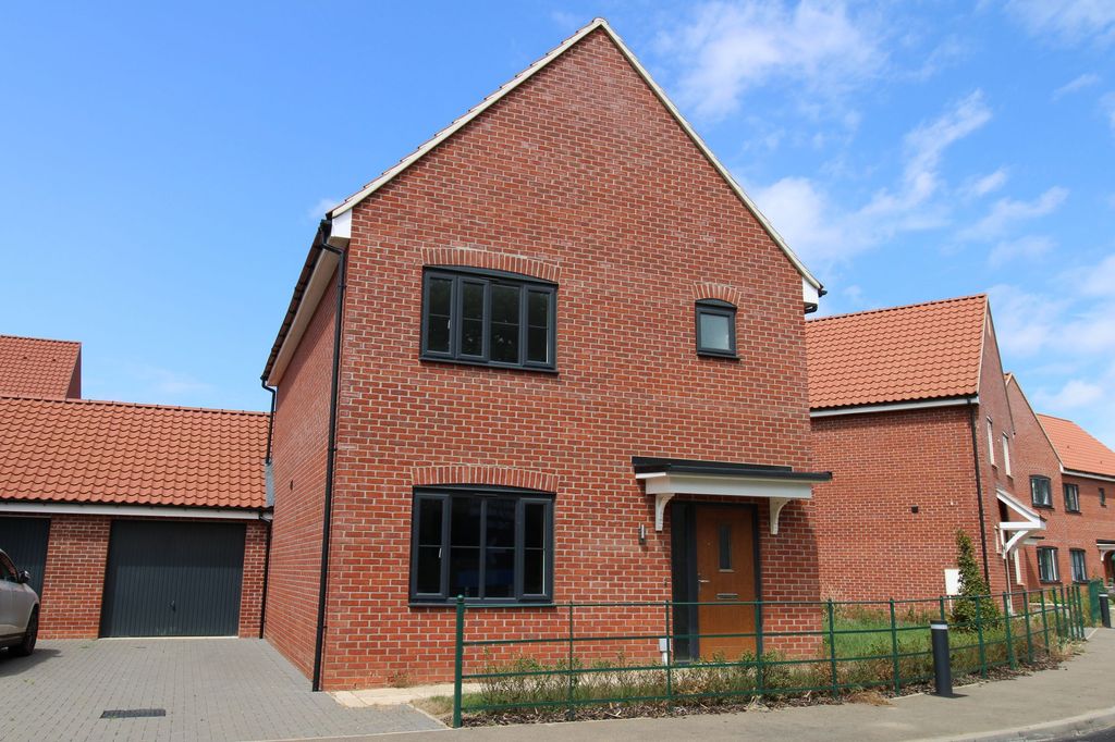 Property photo 1 of 16 Link Detached With Garage And Driveway Parking