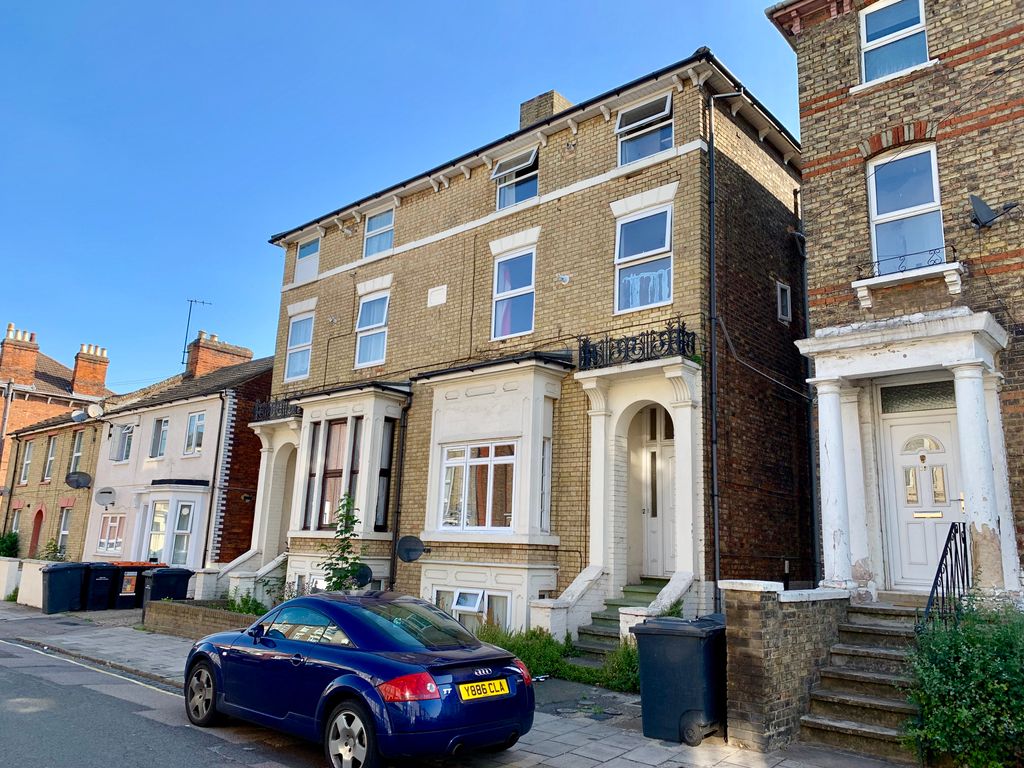 Property photo 1 of 8