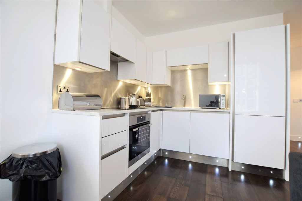 Property photo 3 of 9 Kitchen
